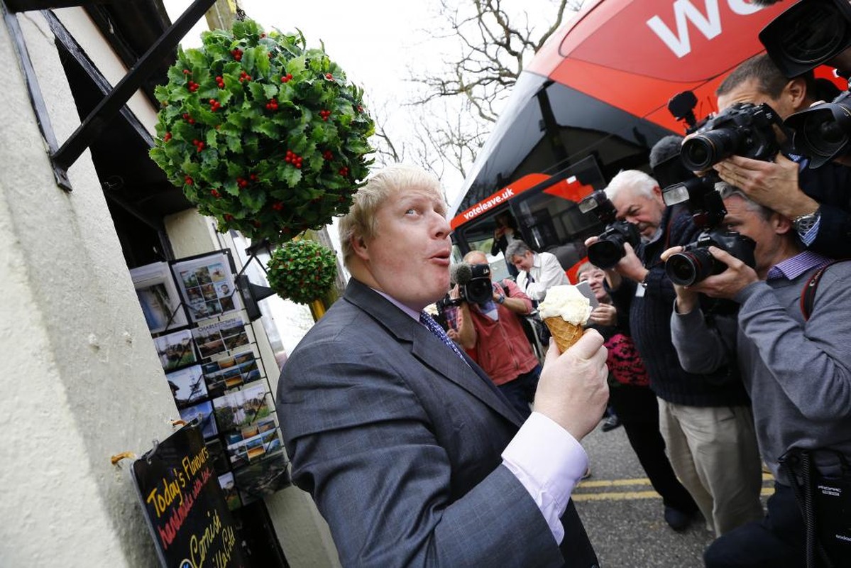 Nhung cu chi tuc cuoi cua Ngoai truong Anh Boris Johnson-Hinh-10